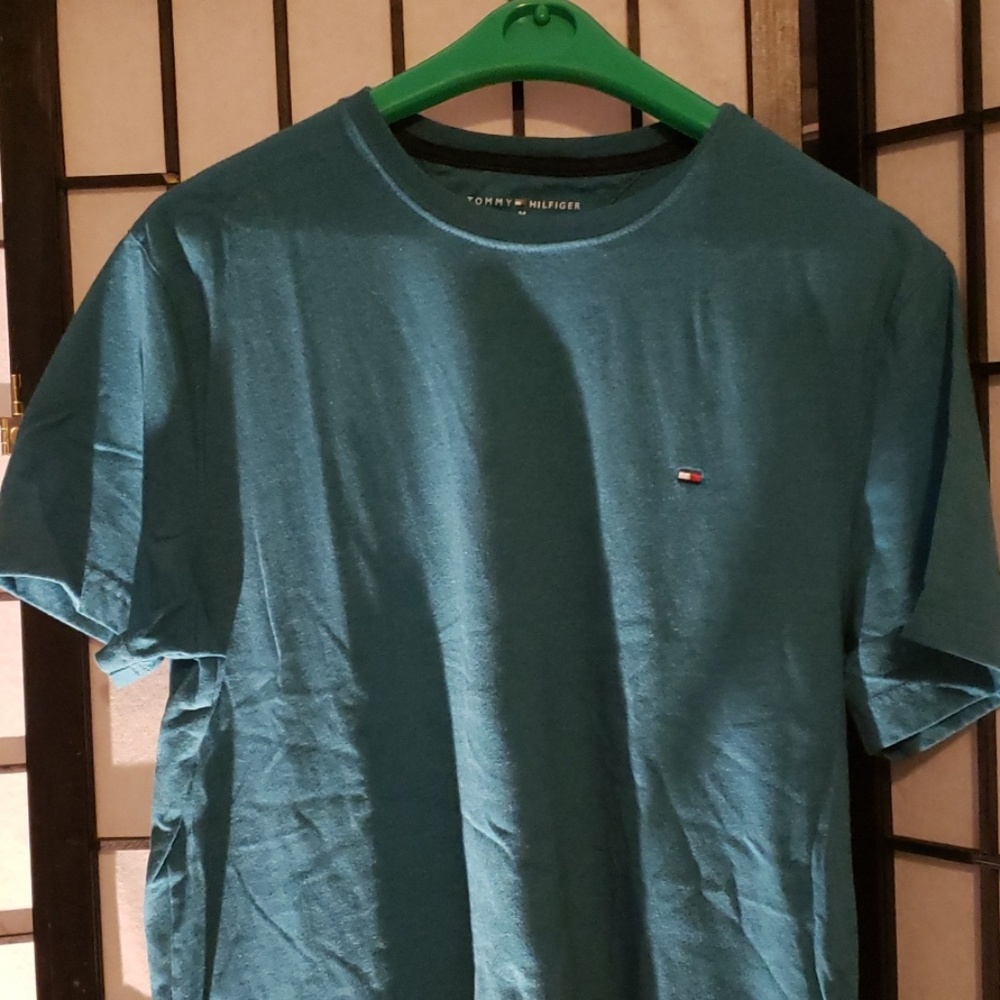 Tommy Hilfiger tshirt - Picture 3 of 4